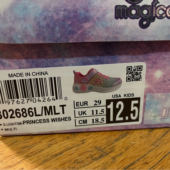 Little girls size 12.5 Skechers light up tennis shoes - Picture 5 of 7